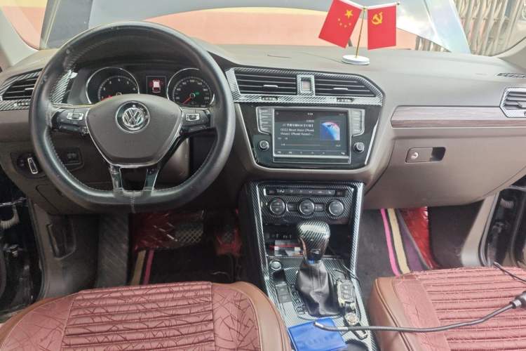 Used Volkswagen Tiguan L 2017 330TSI Automatic Two-Wheel Drive Luxury Edition Center Console