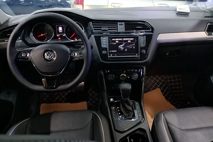 Used Volkswagen Tiguan L 2017 330TSI Automatic Two-Wheel Drive Flagship Edition Center Console