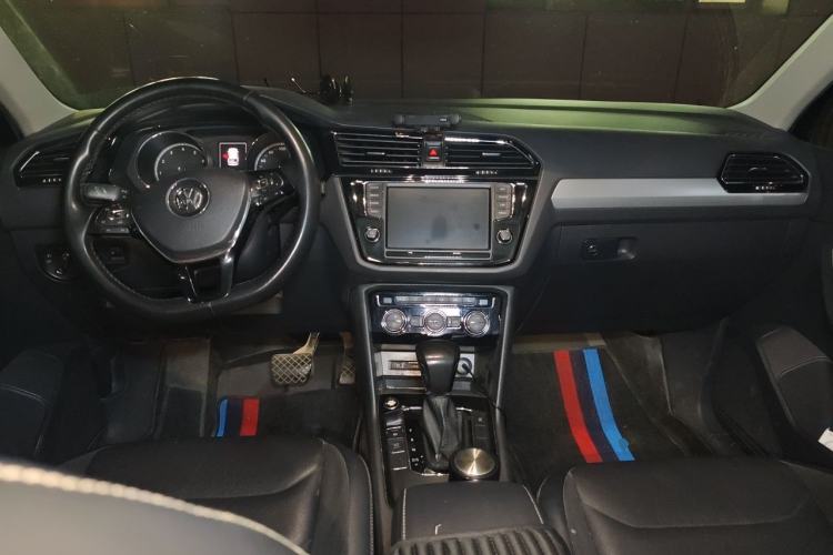 Used Volkswagen Tiguan L 2017 330TSI Automatic Two-Wheel Drive Luxury Edition Center Console