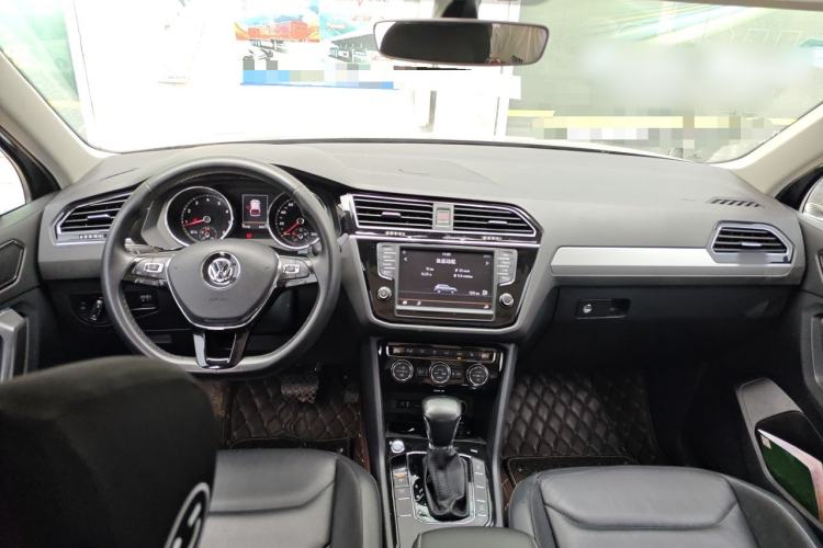 Used Volkswagen Tiguan L 2017 330TSI Automatic Two-Wheel Drive Luxury Edition Center Console