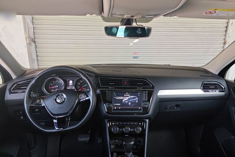 Used Volkswagen Tiguan L 2017 330TSI Automatic Two-Wheel Drive Luxury Edition Center Console