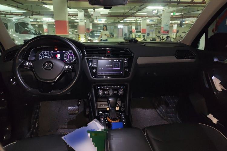 Used Volkswagen Tiguan L 2017 330TSI Automatic Two-Wheel Drive Flagship Edition Center Console