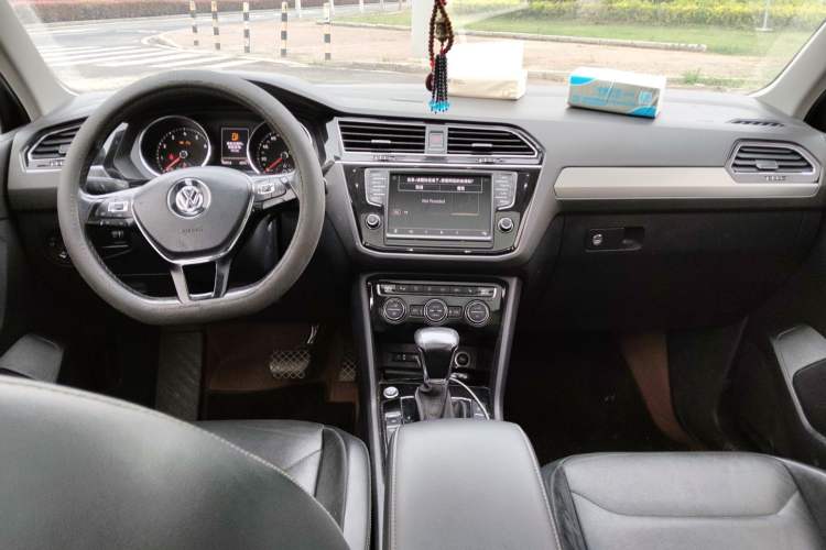 Used Volkswagen Tiguan L 2017 330TSI Automatic Two-Wheel Drive Luxury Edition Center Console