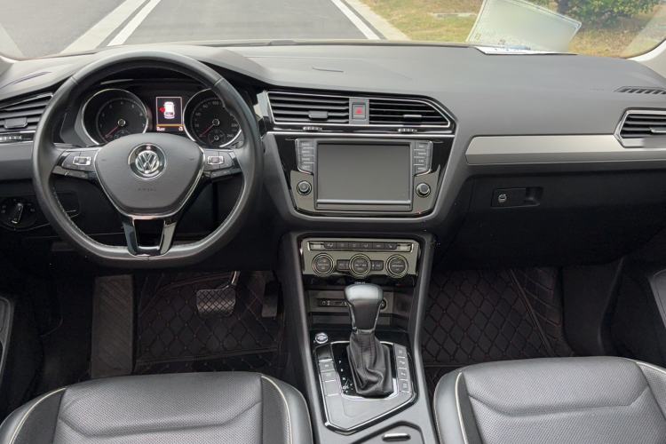 Used Volkswagen Tiguan L 2017 330TSI Automatic Two-Wheel Drive Flagship Edition Center Console