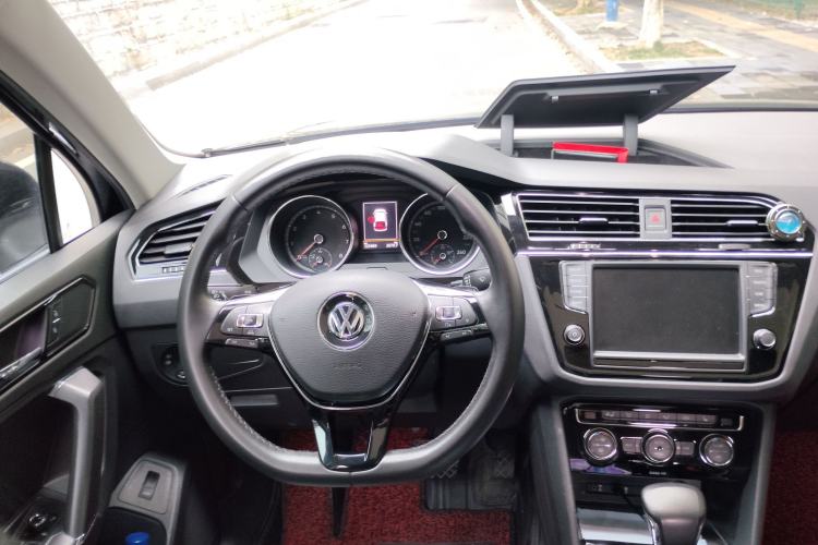 Used Volkswagen Tiguan L 2017 330TSI Automatic Two-Wheel Drive Flagship Edition Center Console