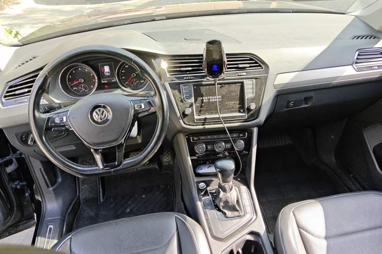 Used Volkswagen Tiguan L 2017 330TSI Automatic Two-Wheel Drive Flagship Edition Center Console