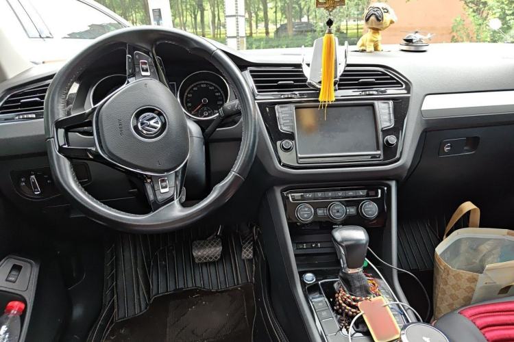Used Volkswagen Tiguan L 2017 330TSI Automatic Two-Wheel Drive Flagship Edition Center Console