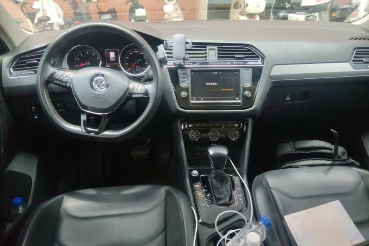 Used Volkswagen Tiguan L 2017 330TSI Automatic Two-Wheel Drive Luxury Edition Center Console