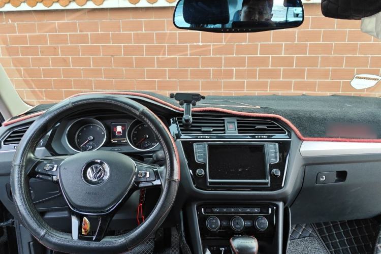 Used Volkswagen Tiguan L 2017 330TSI Automatic Two-Wheel Drive Flagship Edition Center Console