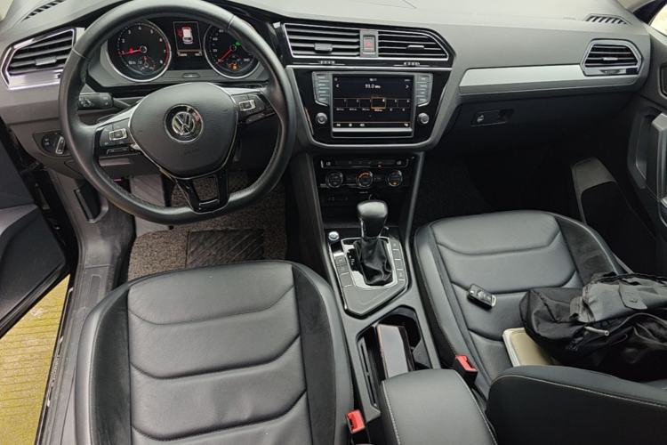 Used Volkswagen Tiguan L 2017 330TSI Automatic Two-Wheel Drive Comfort Edition Center Console