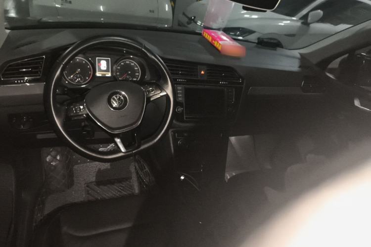 Used Volkswagen Tiguan L 2017 330TSI Automatic Two-Wheel Drive Luxury Edition Center Console