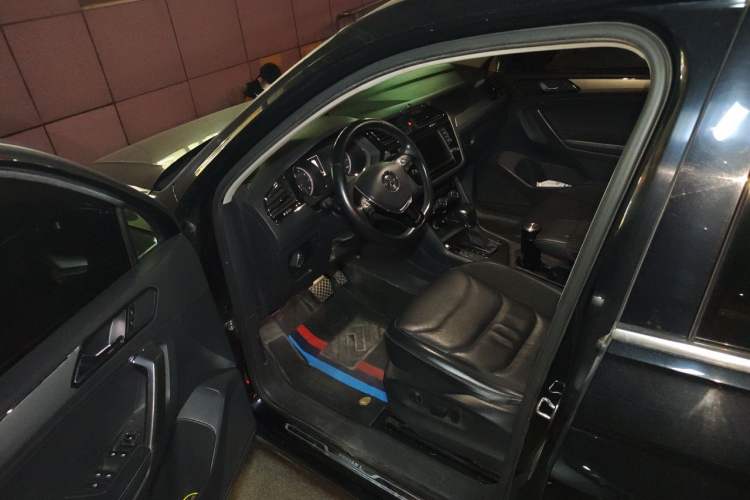 Used Volkswagen Tiguan L 2017 330TSI Automatic Two-Wheel Drive Luxury Edition Driver Seat