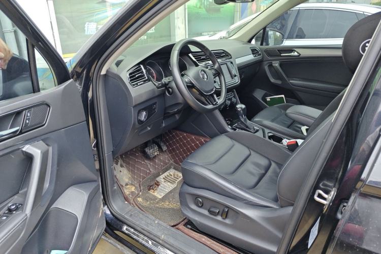 Used Volkswagen Tiguan L 2017 330TSI Automatic Two-Wheel Drive Luxury Edition Driver Seat