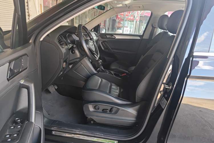Used Volkswagen Tiguan L 2017 330TSI Automatic Two-Wheel Drive Luxury Edition Driver Seat