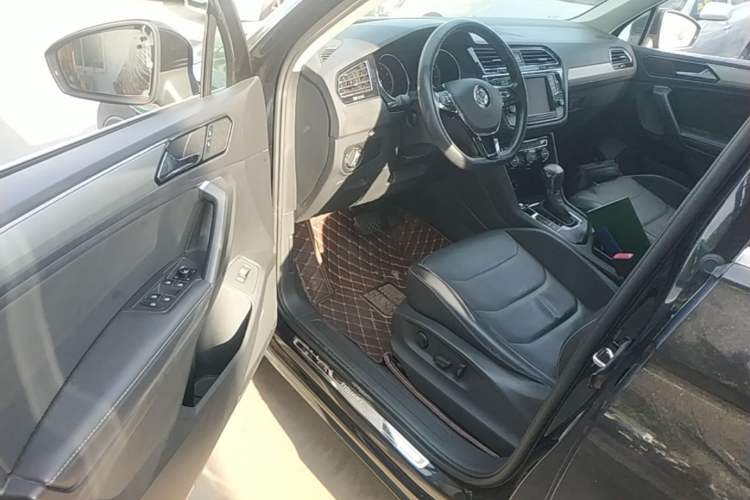 Used Volkswagen Tiguan L 2017 380TSI Automatic All-Wheel-Drive Luxury Edition Driver Seat