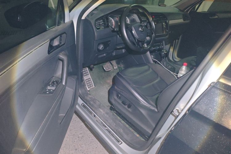 Used Volkswagen Tiguan L 2017 330TSI Automatic Two-Wheel Drive Luxury Edition Driver Seat