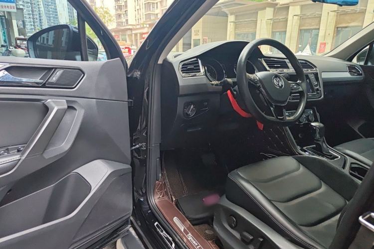 Used Volkswagen Tiguan L 2017 330TSI Automatic Two-Wheel Drive Luxury Edition Driver Seat
