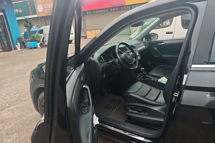 Used Volkswagen Tiguan L 2017 380TSI Automatic All-Wheel-Drive Luxury Edition Driver Seat