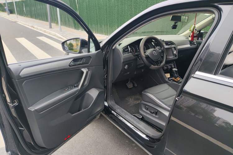 Used Volkswagen Tiguan L 2017 330TSI Automatic Two-Wheel Drive Comfort Edition Driver Seat