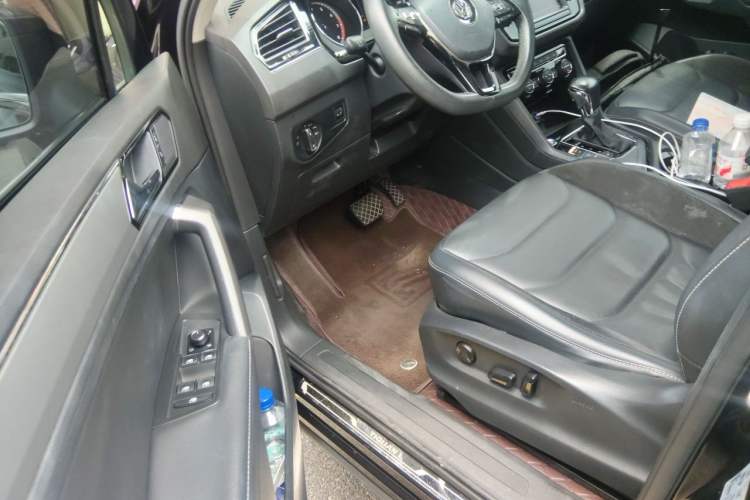 Used Volkswagen Tiguan L 2017 330TSI Automatic Two-Wheel Drive Luxury Edition Driver Seat