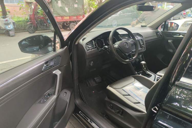 Used Volkswagen Tiguan L 2017 380TSI Automatic All-Wheel-Drive Luxury Edition Driver Seat