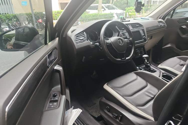 Used Volkswagen Tiguan L 2017 330TSI Automatic Two-Wheel Drive Luxury Edition Driver Seat