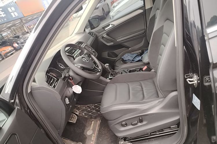 Used Volkswagen Tiguan L 2017 380TSI Automatic All-Wheel-Drive Luxury Edition Driver Seat