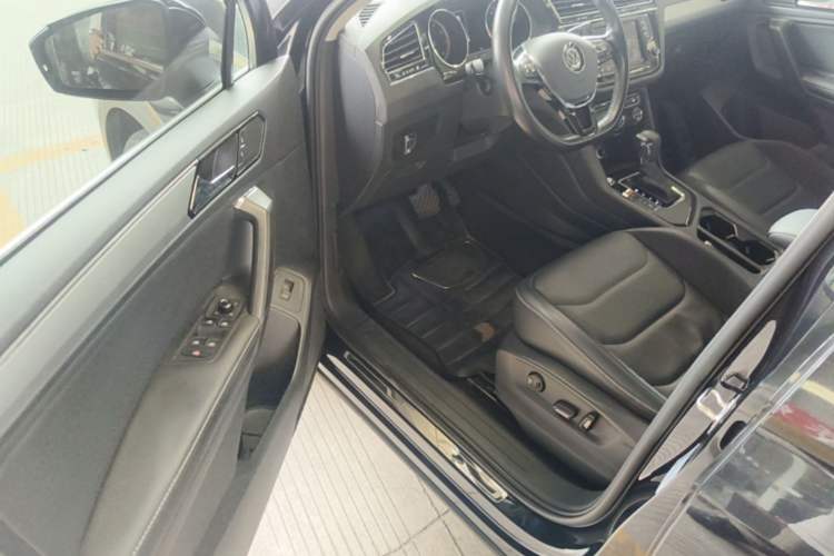 Used Volkswagen Tiguan L 2017 380TSI Automatic All-Wheel-Drive Luxury Edition Driver Seat