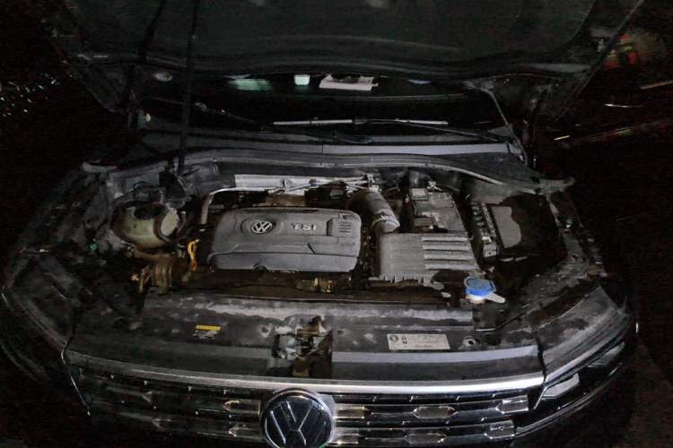 Used Volkswagen Tiguan L 2017 380TSI Automatic All-Wheel-Drive Luxury Edition Engine Bay