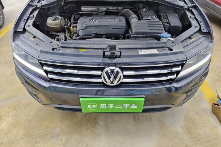Used Volkswagen Tiguan L 2017 330TSI Automatic Two-Wheel Drive Luxury Edition Engine Bay