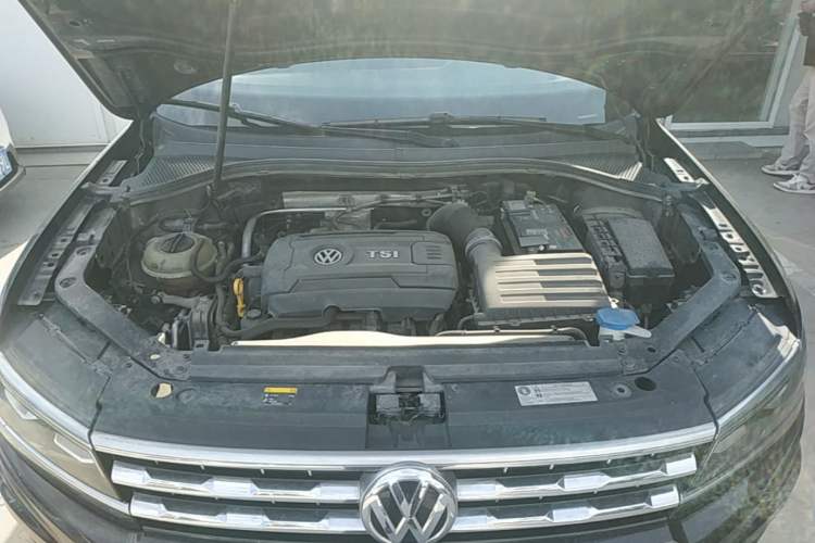 Used Volkswagen Tiguan L 2017 380TSI Automatic All-Wheel-Drive Luxury Edition Engine Bay
