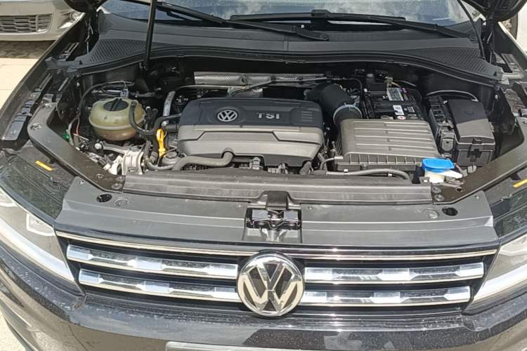 Used Volkswagen Tiguan L 2017 330TSI Automatic Two-Wheel Drive Luxury Edition Engine Bay