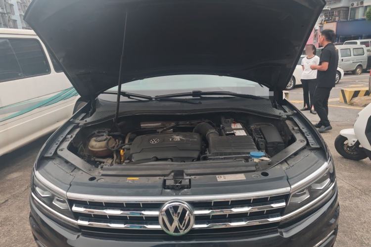Used Volkswagen Tiguan L 2017 380TSI Automatic All-Wheel-Drive Luxury Edition Engine Bay