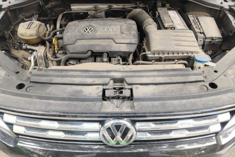 Used Volkswagen Tiguan L 2017 330TSI Automatic Two-Wheel Drive Luxury Edition Engine Bay