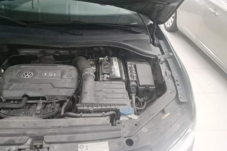 Used Volkswagen Tiguan L 2017 330TSI Automatic Two-Wheel Drive Luxury Edition Engine Bay Left