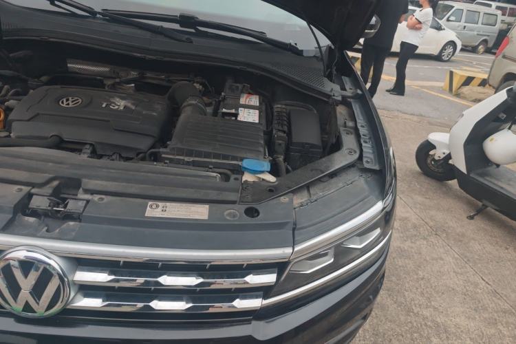 Used Volkswagen Tiguan L 2017 380TSI Automatic All-Wheel-Drive Luxury Edition Engine Bay Left