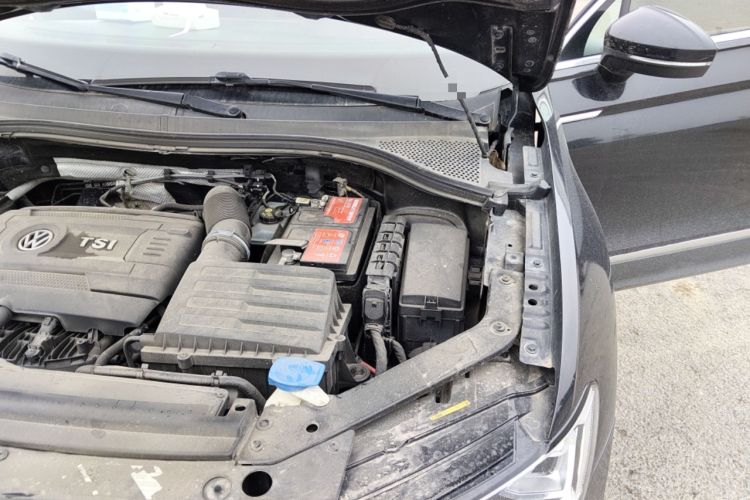 Used Volkswagen Tiguan L 2017 330TSI Automatic Two-Wheel Drive Luxury Edition Engine Bay Left