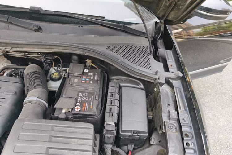 Used Volkswagen Tiguan L 2017 330TSI Automatic Two-Wheel Drive Luxury Edition Engine Bay Left