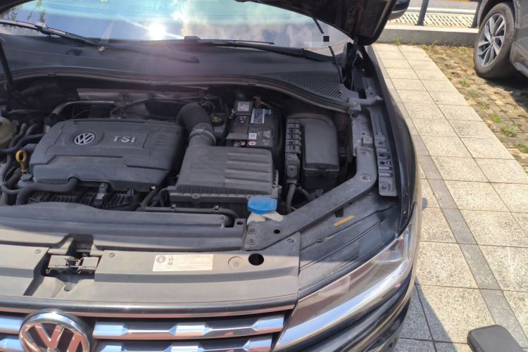 Used Volkswagen Tiguan L 2017 330TSI Automatic Two-Wheel Drive Luxury Edition Engine Bay Left