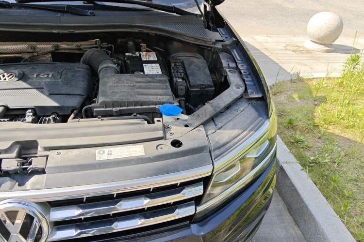 Used Volkswagen Tiguan L 2017 330TSI Automatic Two-Wheel Drive Flagship Edition Engine Bay Left