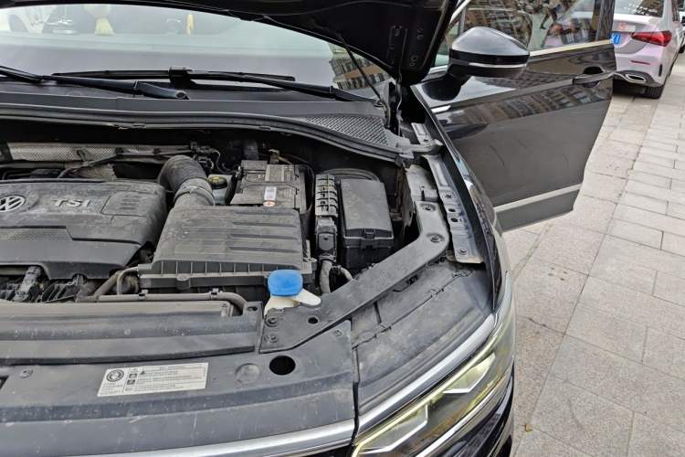 Used Volkswagen Tiguan L 2017 330TSI Automatic Two-Wheel Drive Flagship Edition Engine Bay Left