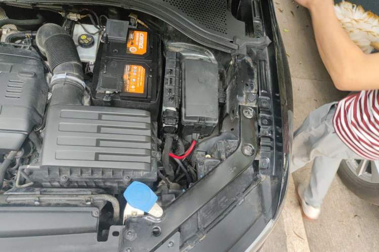Used Volkswagen Tiguan L 2017 380TSI Automatic All-Wheel-Drive Luxury Edition Engine Bay Left