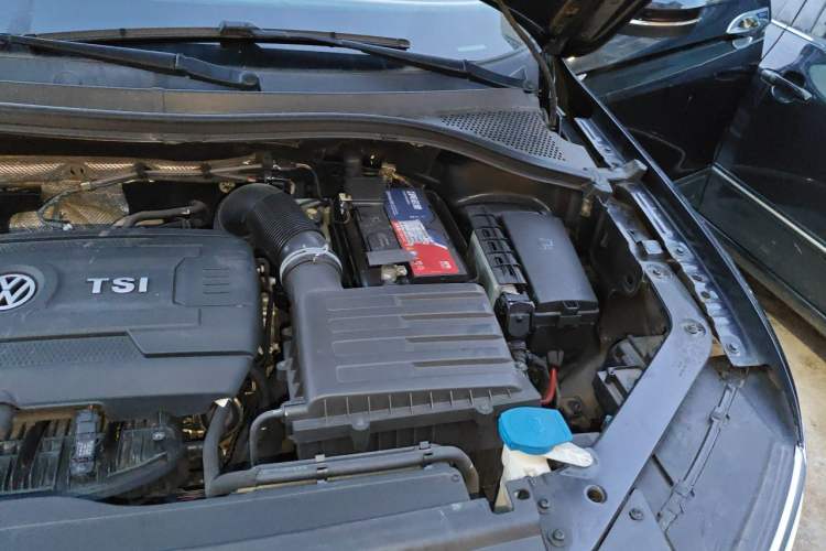 Used Volkswagen Tiguan L 2017 330TSI Automatic Two-Wheel Drive Flagship Edition Engine Bay Left