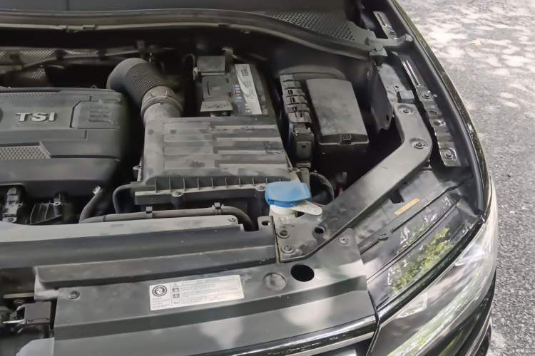 Used Volkswagen Tiguan L 2017 330TSI Automatic Two-Wheel Drive Luxury Edition Engine Bay Left