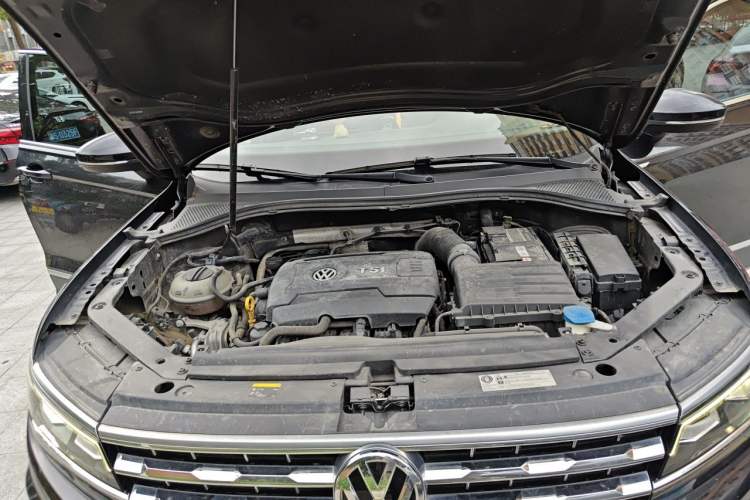 Used Volkswagen Tiguan L 2017 330TSI Automatic Two-Wheel Drive Flagship Edition Engine Bay