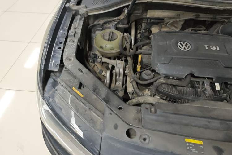 Used Volkswagen Tiguan L 2017 330TSI Automatic Two-Wheel Drive Luxury Edition Engine Bay Right