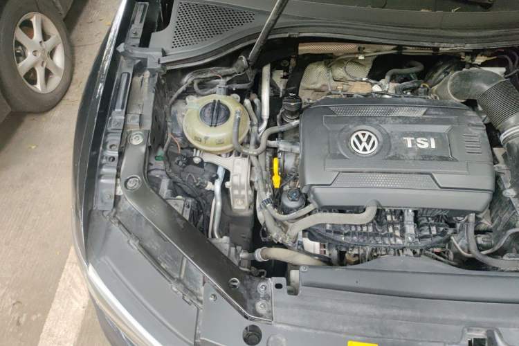 Used Volkswagen Tiguan L 2017 380TSI Automatic All-Wheel-Drive Luxury Edition Engine Bay Right