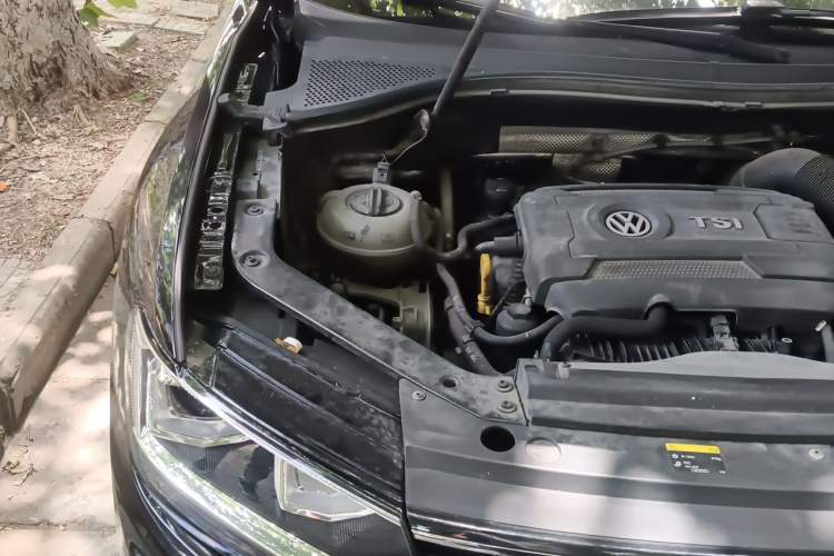 Used Volkswagen Tiguan L 2017 330TSI Automatic Two-Wheel Drive Luxury Edition Engine Bay Right