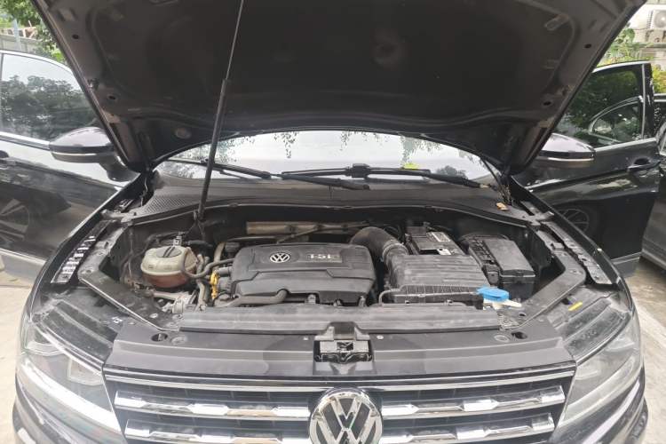 Used Volkswagen Tiguan L 2017 330TSI Automatic Two-Wheel Drive Luxury Edition Engine Bay