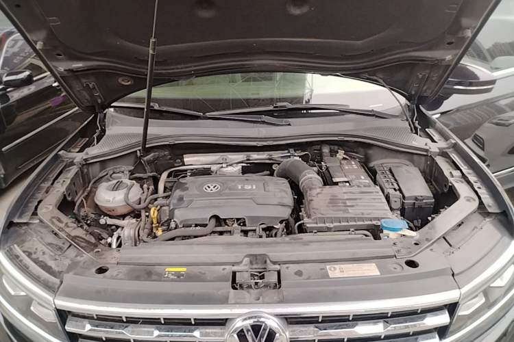 Used Volkswagen Tiguan L 2017 380TSI Automatic All-Wheel-Drive Luxury Edition Engine Bay